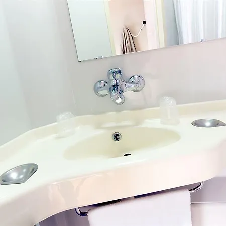 Hotelf1 Hotel