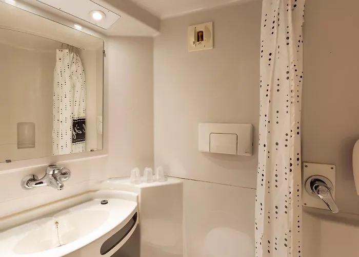 Hotelf1 Hotel Longwy